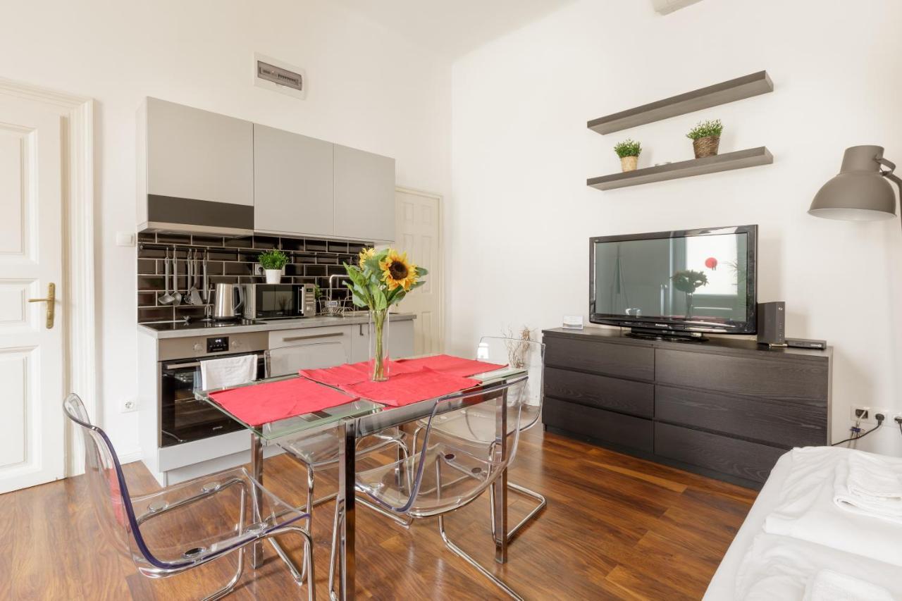 Апартаменти Red Dot Two - New Unit In The Heart Of Party Town Будапешт Екстер'єр фото