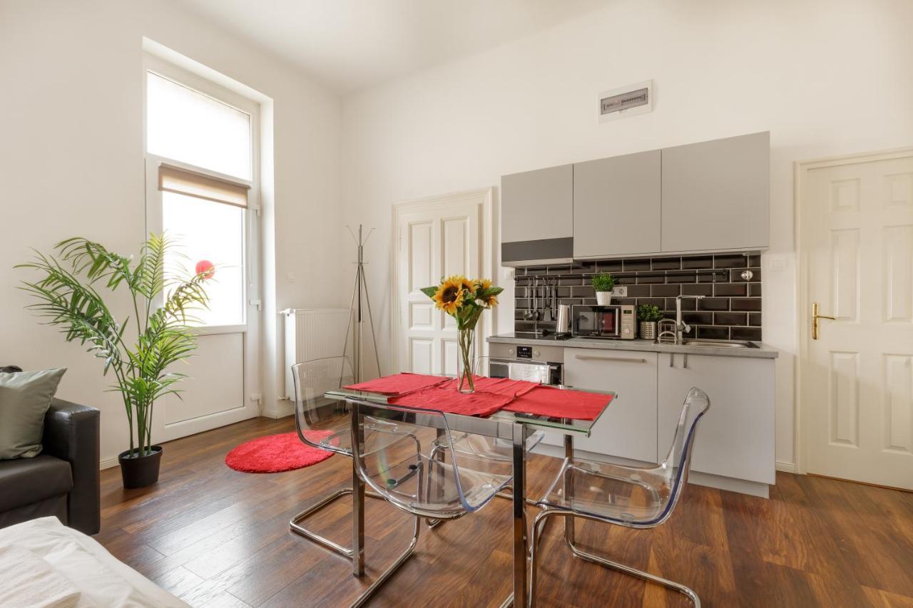Апартаменти Red Dot Two - New Unit In The Heart Of Party Town Будапешт Екстер'єр фото