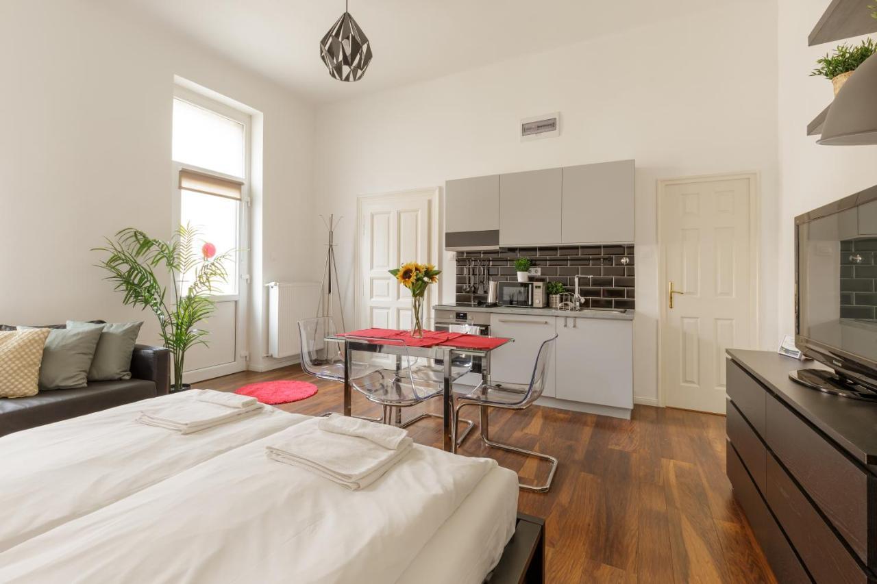 Апартаменти Red Dot Two - New Unit In The Heart Of Party Town Будапешт Екстер'єр фото